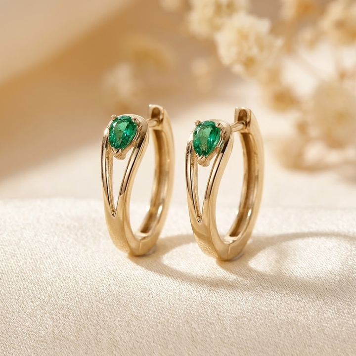 Brincos de Argola com Acento em Ouro e Esmeralda