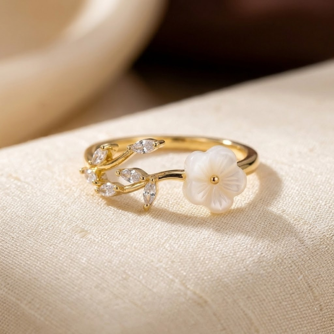 Anel Aberto em Ouro com Flores e Folhas