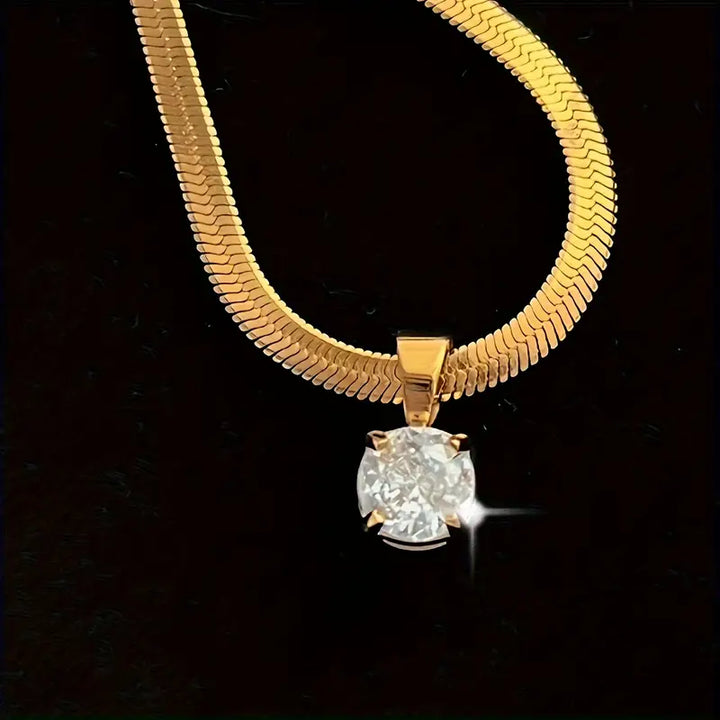 Colar com Pendente de Strass Elegante | Dourado