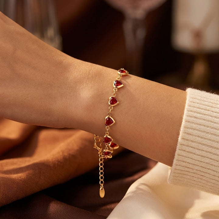 Pulseira de Cadeia em Ouro com Coração de Rubi